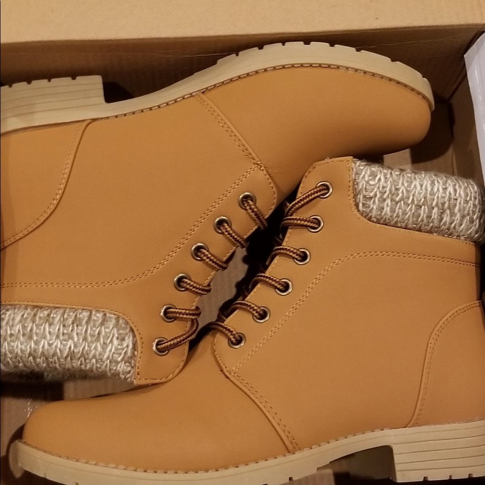 Boots new ⭐️⭐️⭐️⭐️FLASH SALE⭐️⭐️⭐️ - Picture 4 of 10